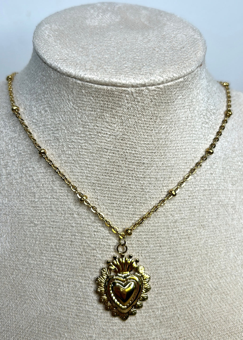 Collier Augustine